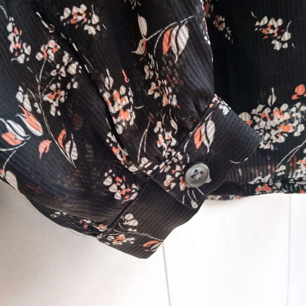 Ann Taylor semi hole